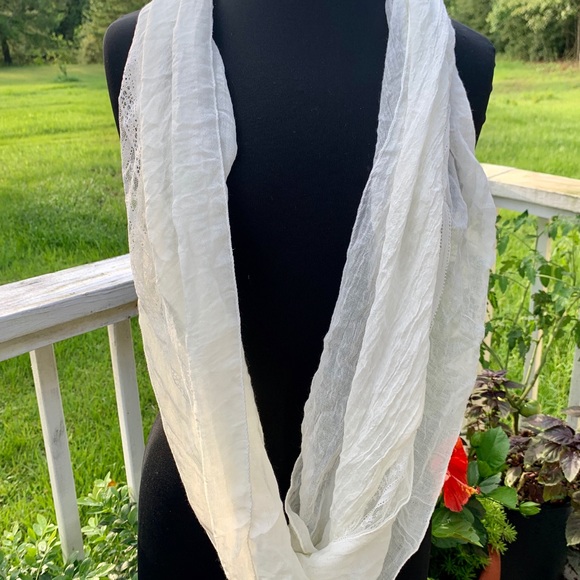 Infinity scarf white lace - Picture 1 of 5